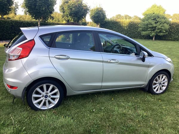 Ford Fiesta Hatchback, Petrol, 2016, Silver