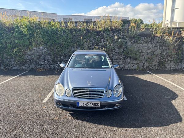 Mercedes-Benz E-Class Saloon, Petrol, 2004, Blue