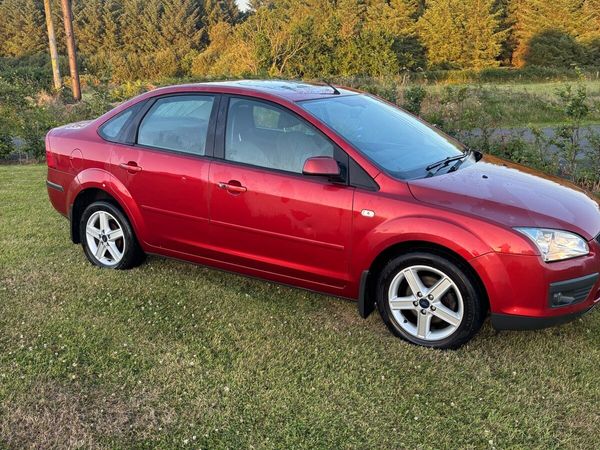 Ford Focus Saloon, Petrol, 2007, Red