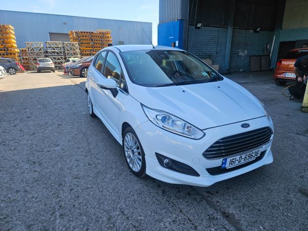 Ford Fiesta Hatchback, Petrol, 2016, White