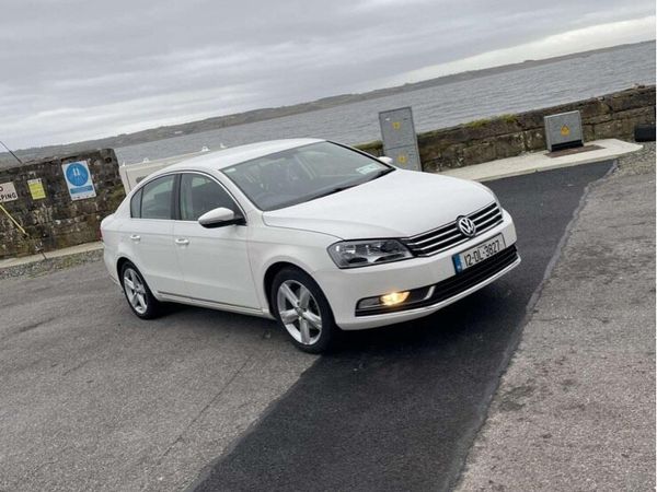 Volkswagen Passat Saloon, Diesel, 2012, White