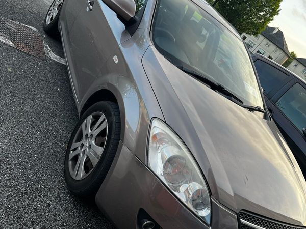Kia Ceed Hatchback, Petrol, 2007, Beige
