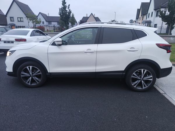 Nissan Qashqai Hatchback, Diesel, 2018, White
