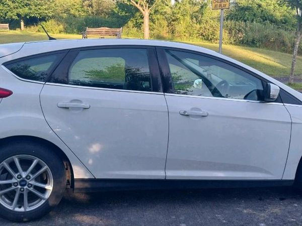Ford Focus Hatchback, Petrol, 2015, White