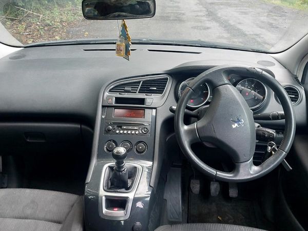 Peugeot 5008 MPV, Diesel, 2010, Silver