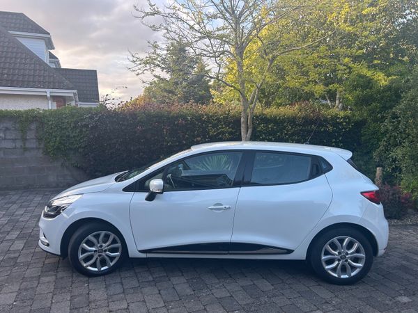 Renault Clio Hatchback, Petrol, 2019, White