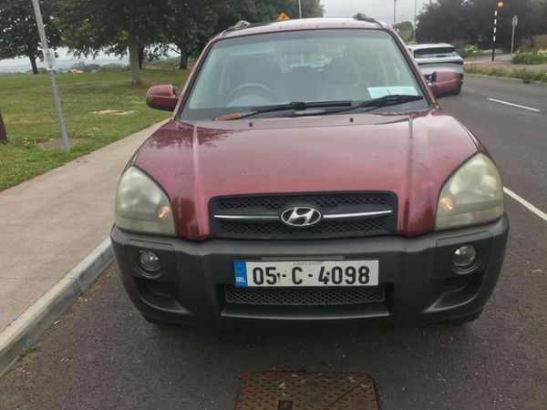 Hyundai Tucson Estate, Petrol, 2005, Red