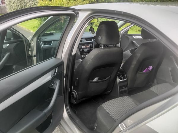Skoda Octavia Saloon, Diesel, 2016, Beige