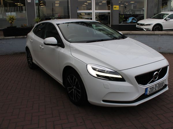 Volvo V40 Hatchback, Petrol, 2020, White