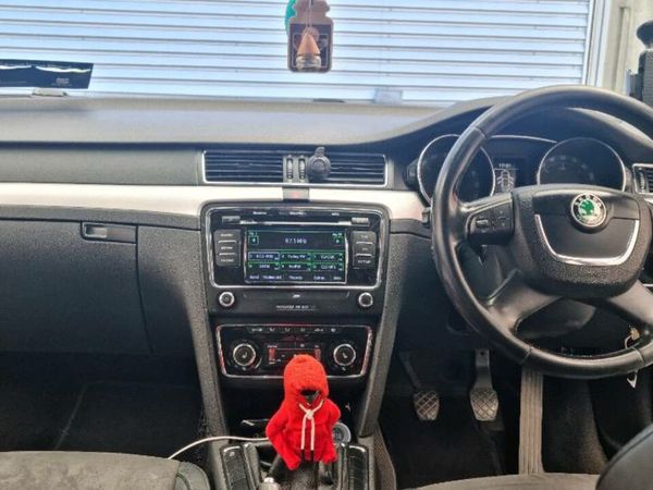 Skoda Superb Hatchback, Diesel, 2011, Brown