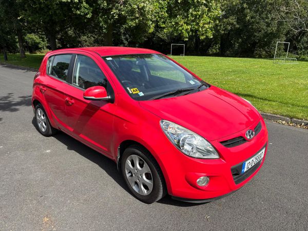 Hyundai i20 Hatchback, Petrol, 2012, Red
