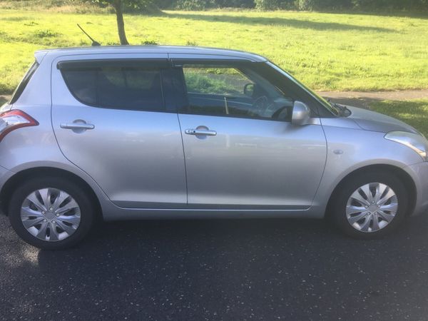 Suzuki Swift Hatchback, Petrol, 2013, Silver