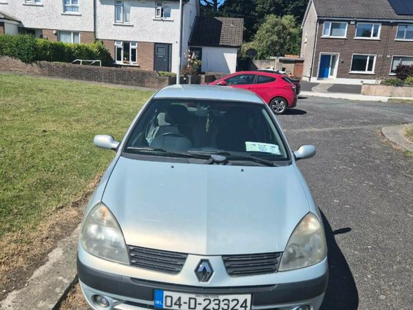 Renault Clio Hatchback, Petrol, 2004, Silver