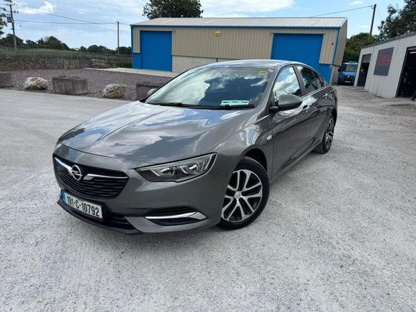 Opel Insignia Hatchback, Diesel, 2019, Grey