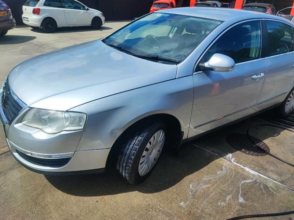 Volkswagen Passat Saloon, Petrol, 2007, Silver