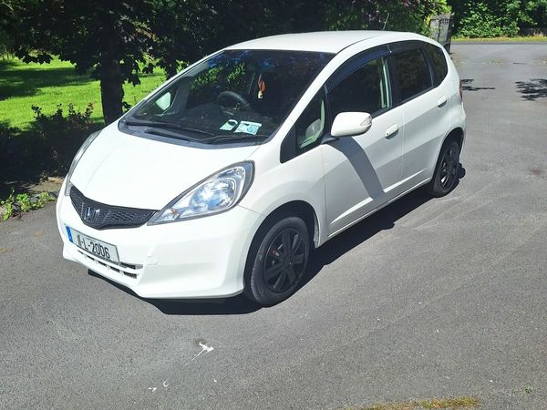 Honda Fit Hatchback, Petrol, 2011, White