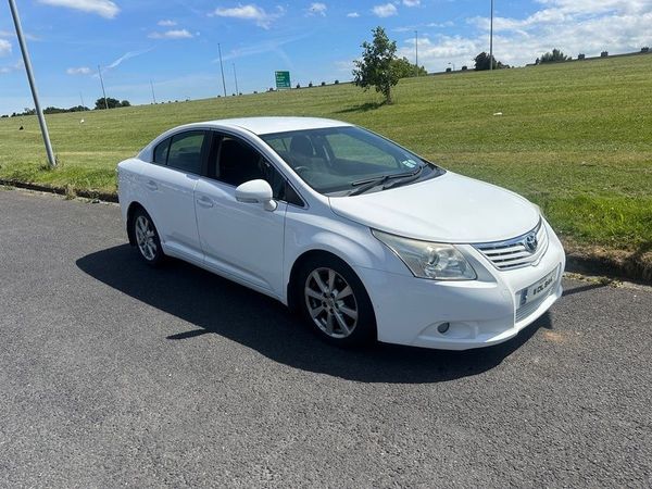 Toyota Avensis Saloon, Diesel, 2011, White