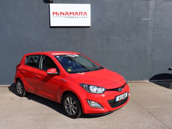 Hyundai i20 Hatchback, Petrol, 2014, Red