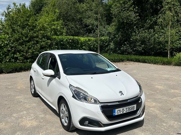Peugeot 208 Hatchback, Petrol, 2017, White