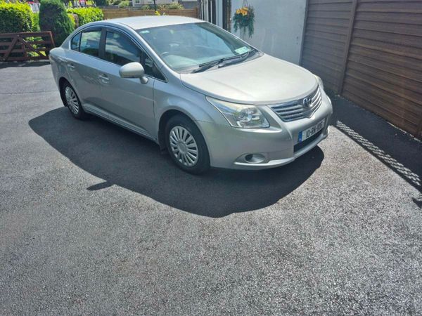 Toyota Avensis Saloon, Petrol, 2010, Silver