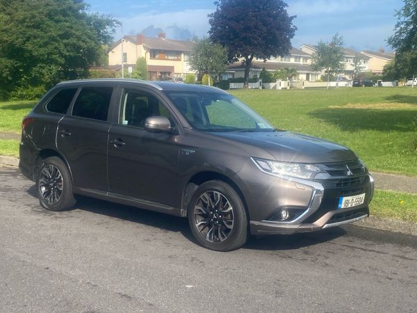 Mitsubishi Outlander SUV, Petrol Plug-in Hybrid, 2018, Brown