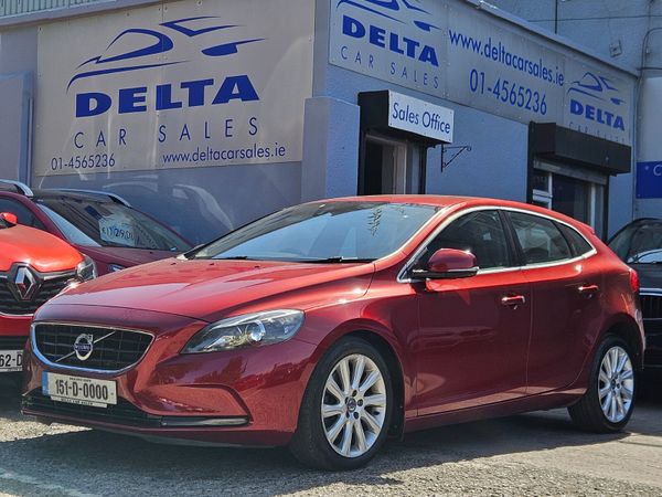 Volvo V40 Hatchback, Diesel, 2015, Red