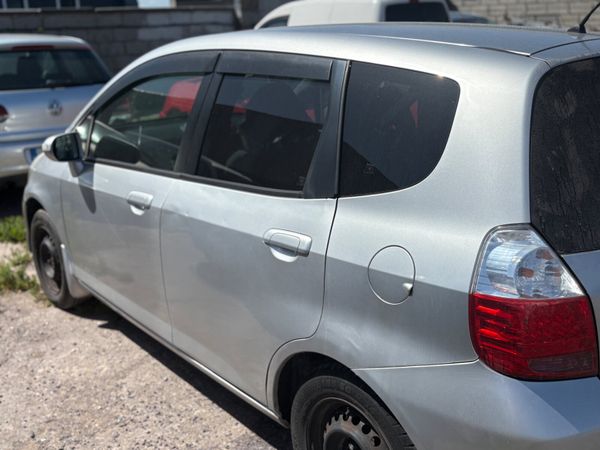 Honda Fit Hatchback, Petrol, 2007, Silver