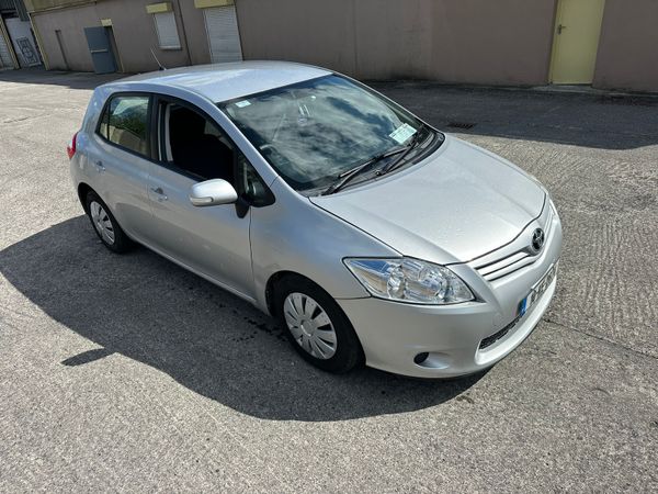 Toyota Auris Hatchback, Diesel, 2010, Silver