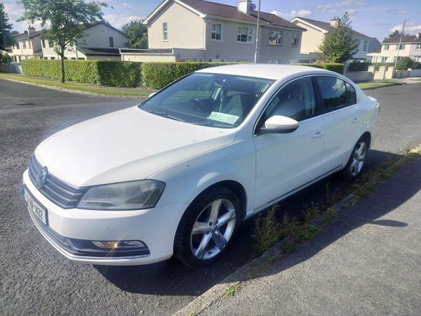 Volkswagen Passat Saloon, Diesel, 2012, White