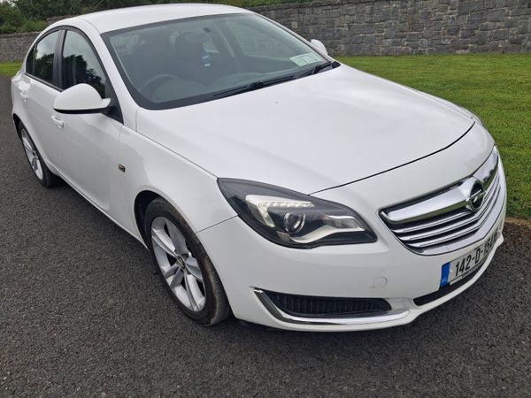 Opel Insignia Hatchback, Diesel, 2014, White