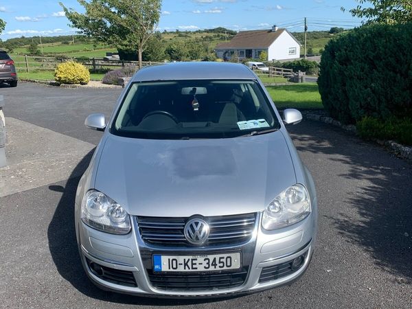 Volkswagen Jetta Saloon, Diesel, 2010, Silver