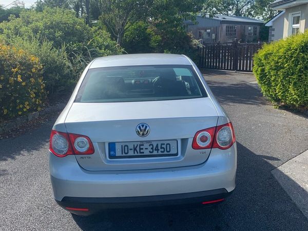 Volkswagen Jetta Saloon, Diesel, 2010, Silver