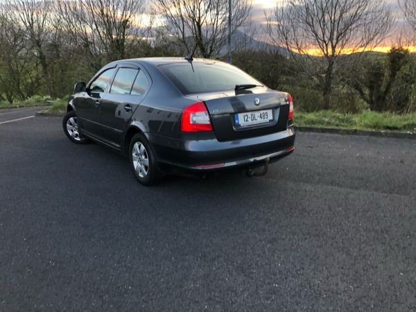 Skoda Octavia Saloon, Diesel, 2012, Grey