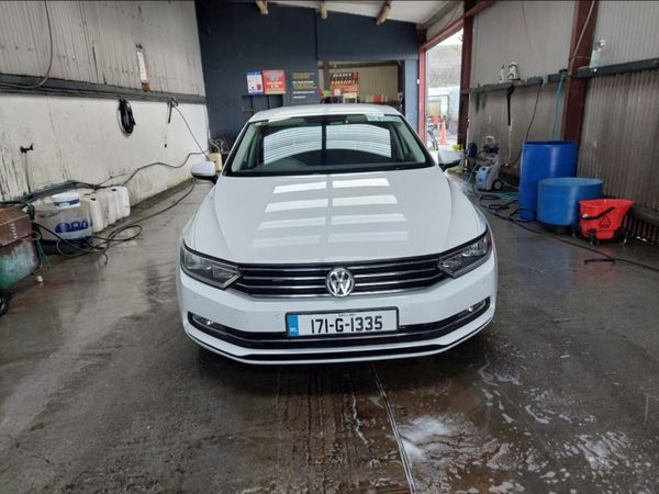 Volkswagen Passat Saloon, Diesel, 2017, White