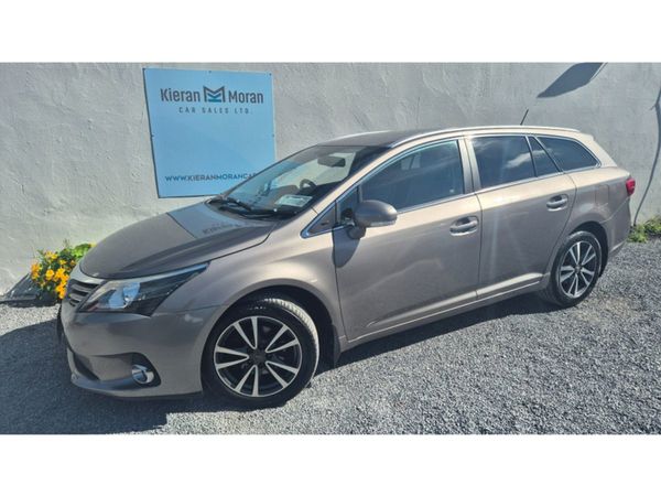 Toyota Avensis Saloon, Diesel, 2015, Gold