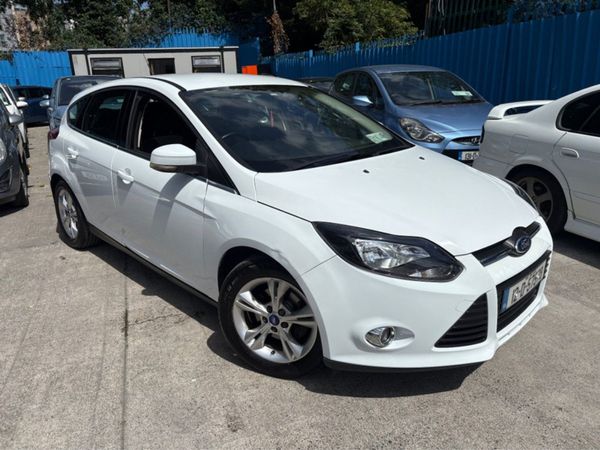 Ford Focus Hatchback, Petrol, 2012, White