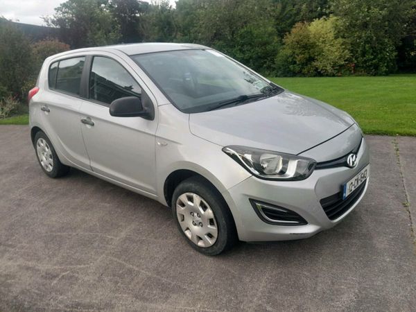 Hyundai i20 Hatchback, Petrol, 2012, Silver