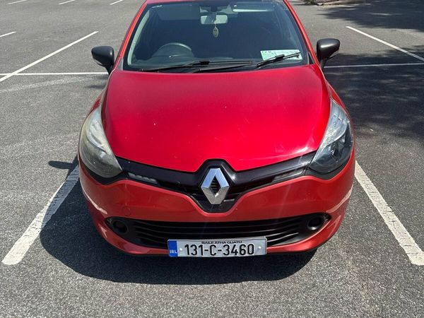 Renault Clio Hatchback, Petrol, 2013, Red