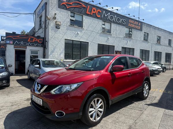 Nissan Qashqai Hatchback, Diesel, 2015, Red