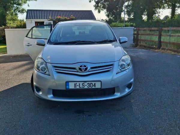 Toyota Auris Hatchback, Petrol, 2011, Silver