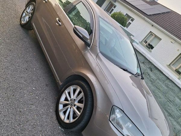 Volkswagen Passat Saloon, Diesel, 2011, Brown