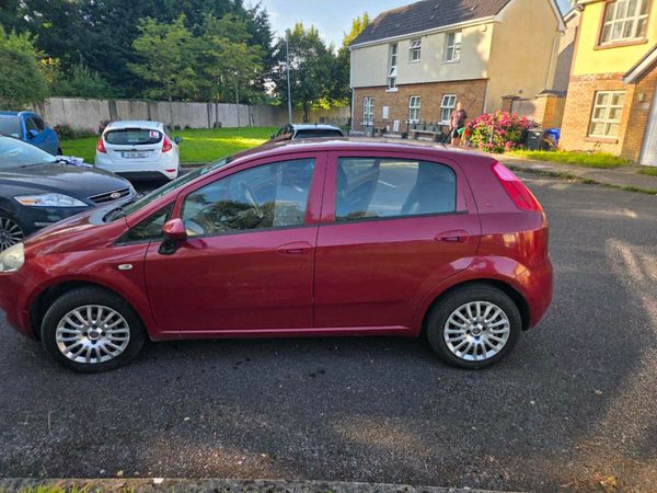 Fiat Punto Hatchback, Petrol, 2010, Red
