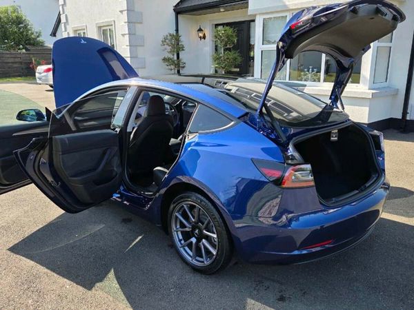 Tesla Model 3 Saloon, Electric, 2022, Blue