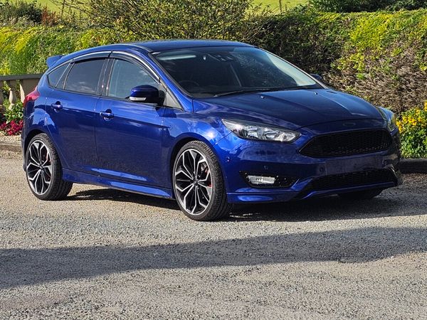 Ford Focus Hatchback, Diesel, 2015, Blue