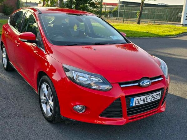 Ford Focus Hatchback, Petrol, 2013, Red