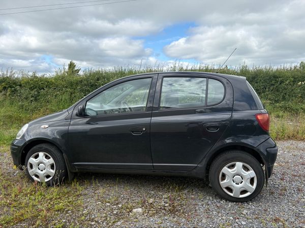 Toyota Yaris Hatchback, Petrol, 2004, Black