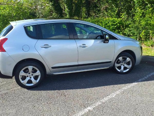 Peugeot 3008 MPV, Diesel, 2011, Silver