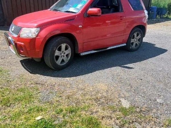 Suzuki Grand Vitara SUV, Petrol, 2008, Red