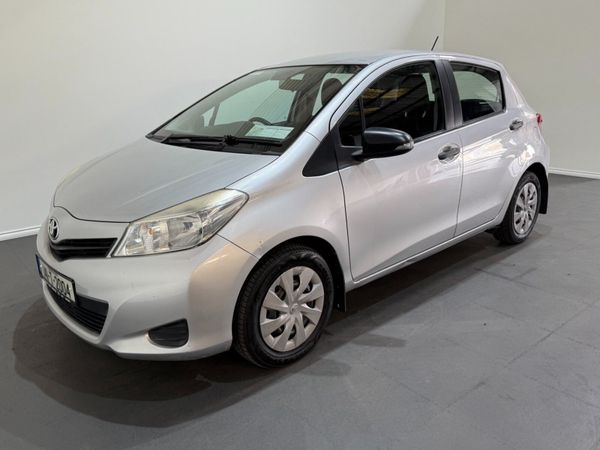 Toyota Yaris Hatchback, Petrol, 2014, Silver