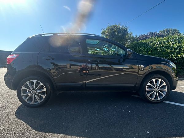 Nissan Qashqai Hatchback, Diesel, 2013, Black